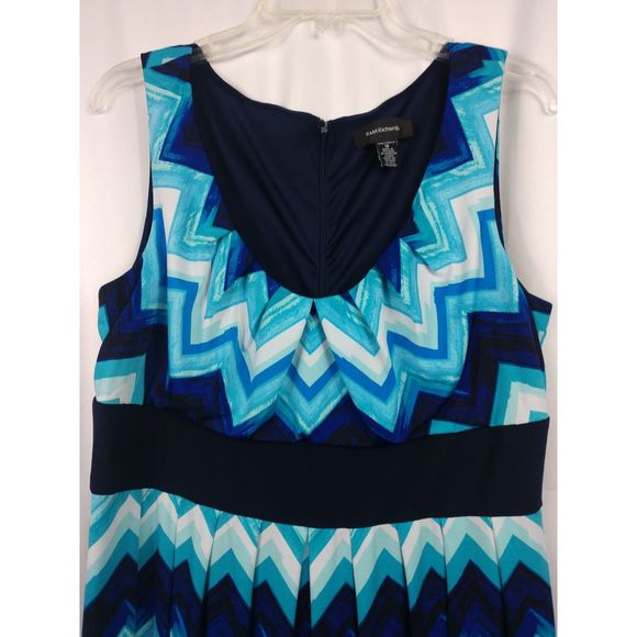 R & M Richards Dresses & Skirts - R & M Richards sleeveless blues chevron dress